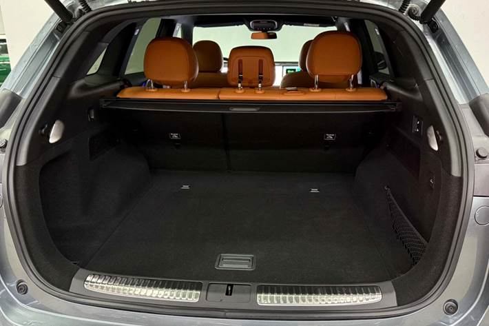 Grå Xpeng G9 fra 2024