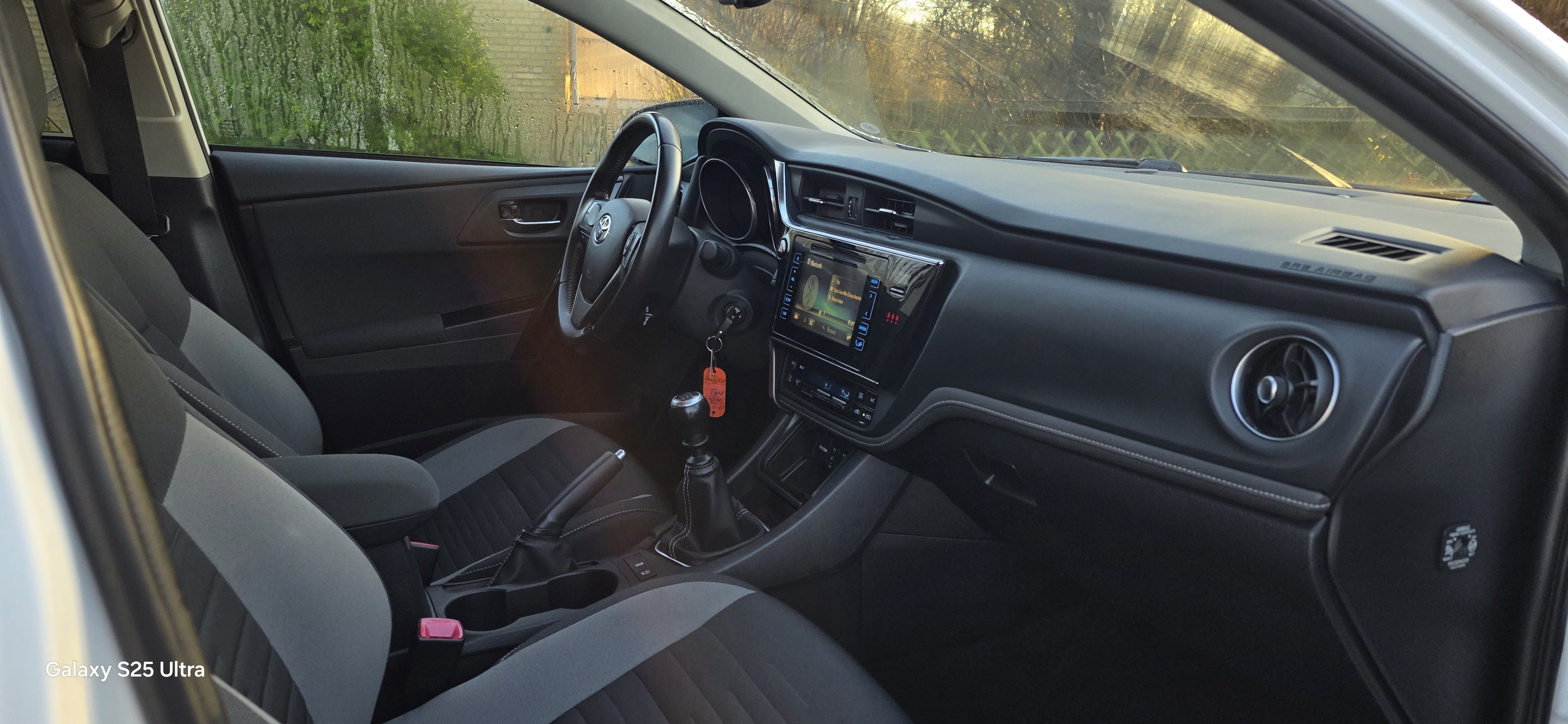 Hvid Toyota Auris fra 2016