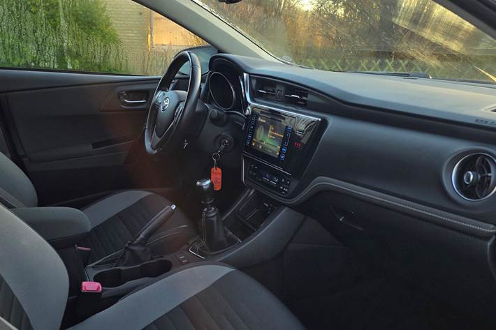 Hvid Toyota Auris fra 2016