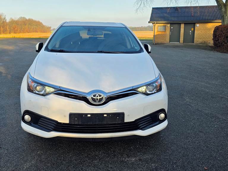 Toyota Auris 1,2 T Hatchback