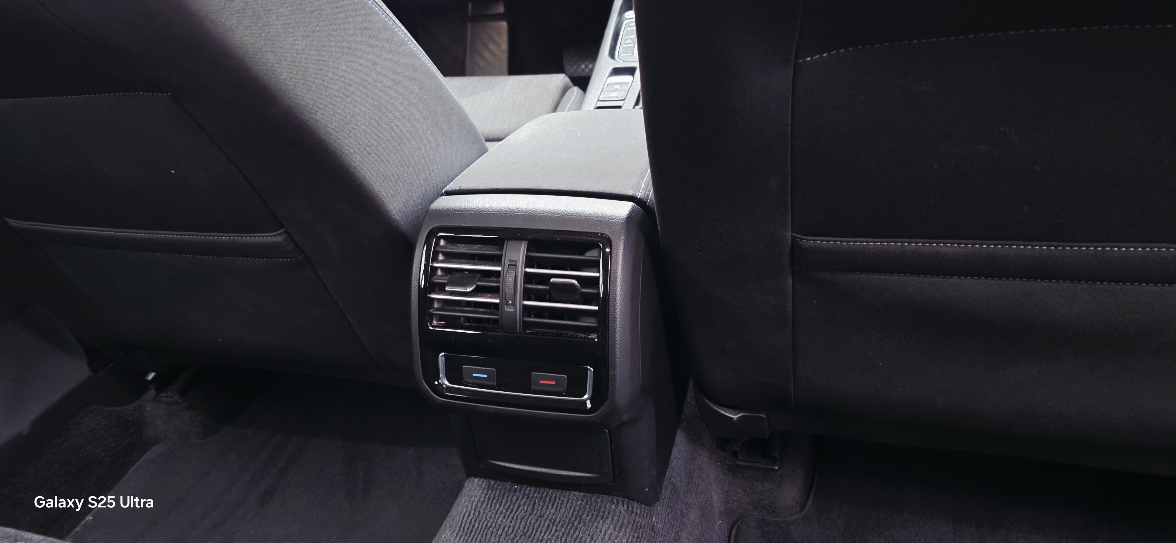 Grå VW Passat fra 2018