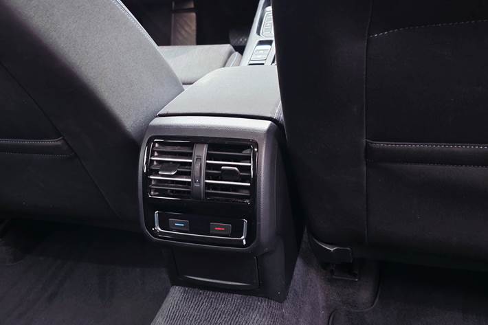 Grå VW Passat fra 2018