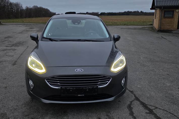 Grå Ford Fiesta fra 2021