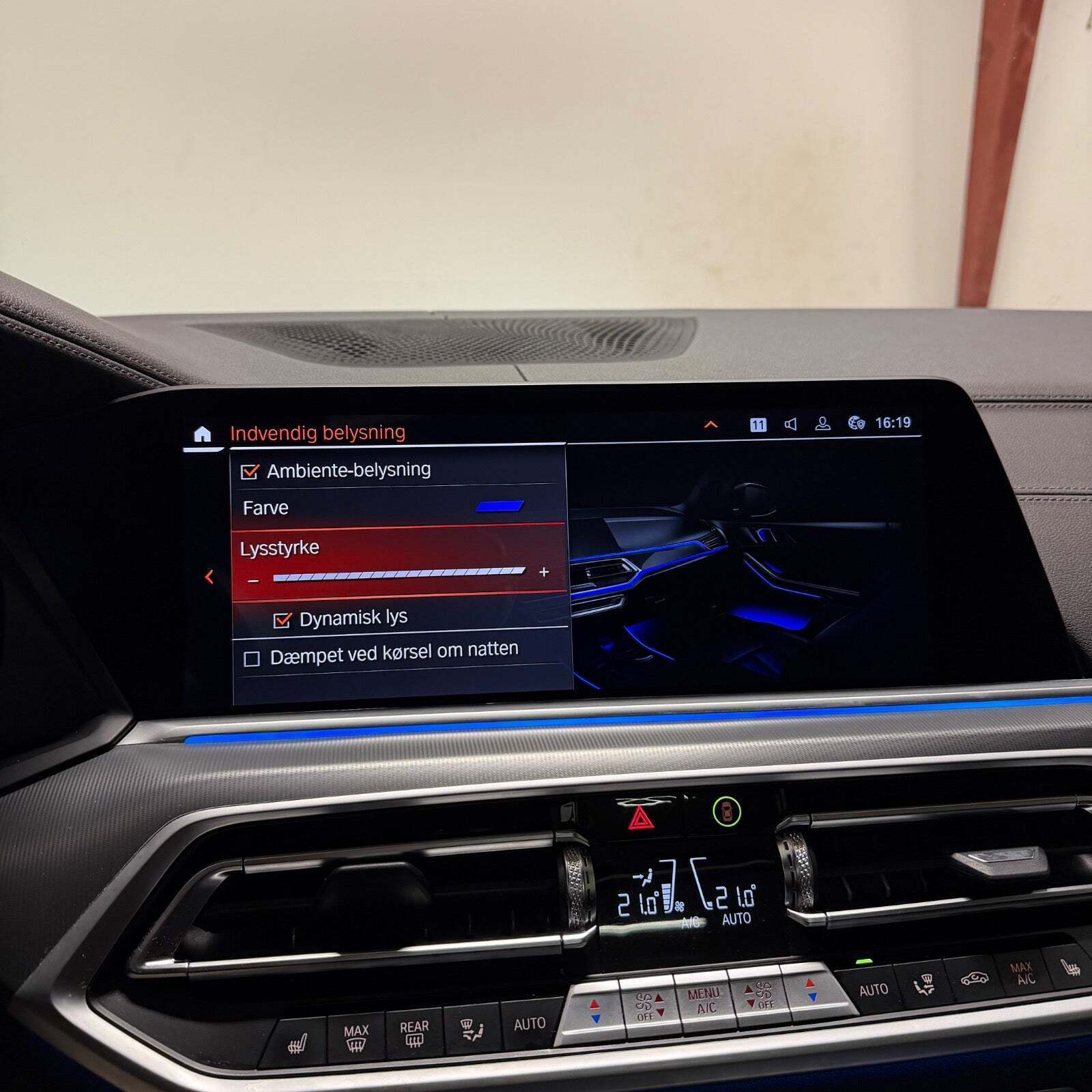 Blå BMW X5 fra 2022