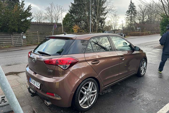 Brun Hyundai i20 fra 2015