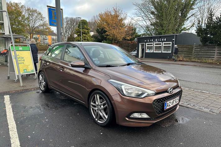 Brun Hyundai i20 fra 2015