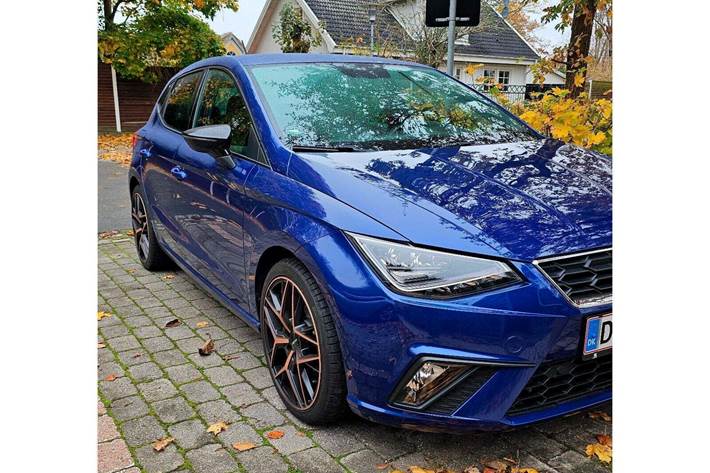 Blå Seat Ibiza fra 2021 set udefra