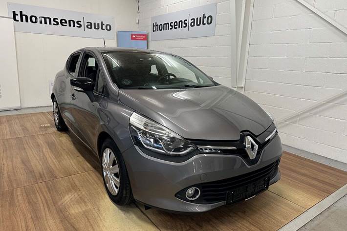 Grå Renault Clio IV fra 2015 set udefra