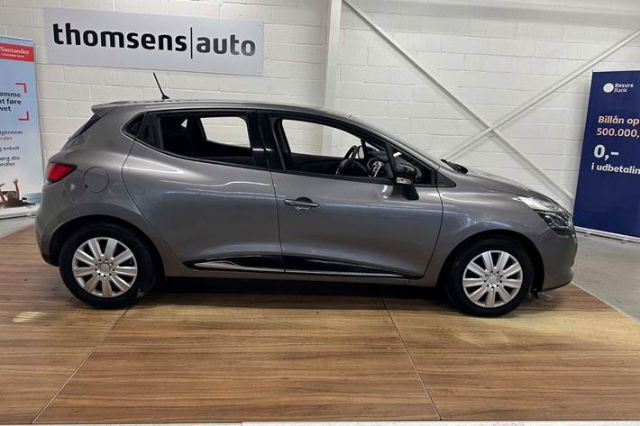 Grå Renault Clio IV fra 2015