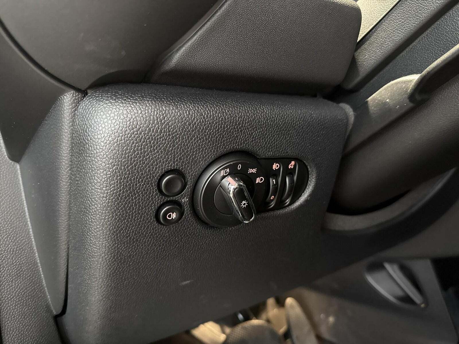 Sølv Mini Cooper SE fra 2023