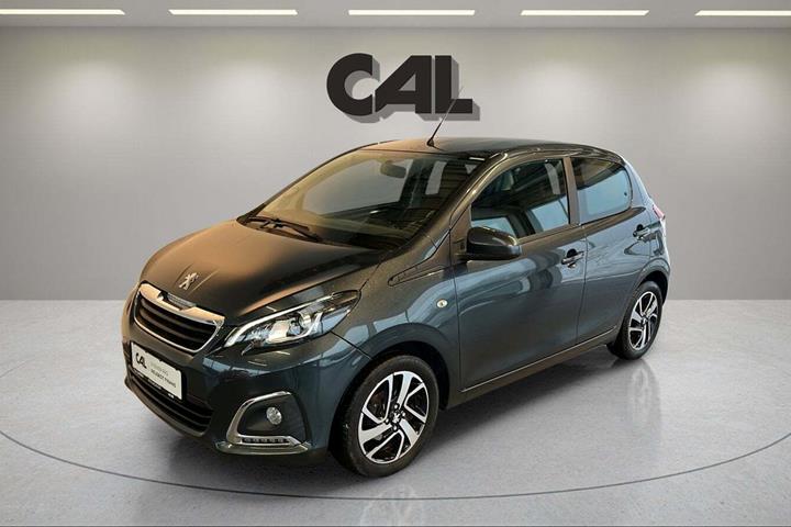 Grå Peugeot 108 fra 2020 set udefra