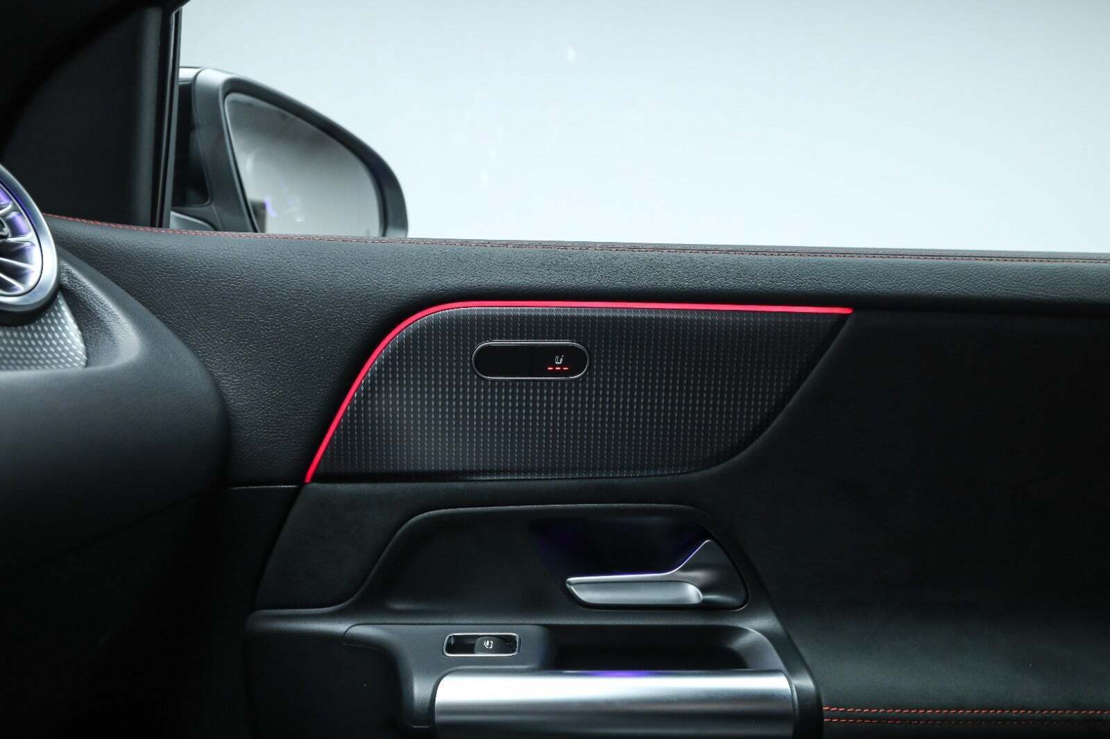 Sort Mercedes EQA250+ fra 2023