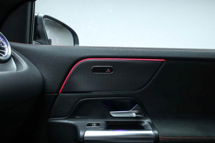 Sort Mercedes EQA250+ fra 2023