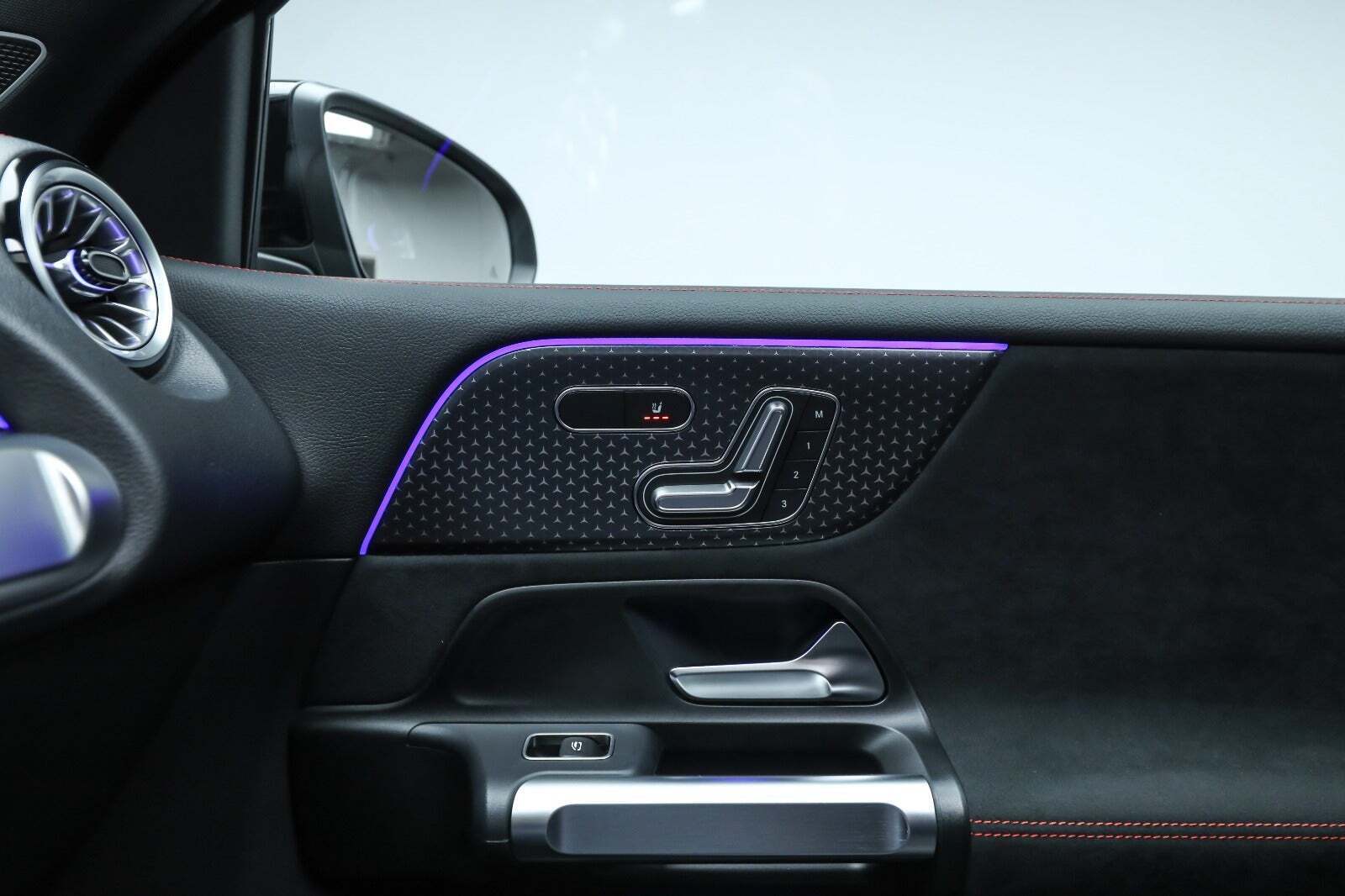 Sort Mercedes EQB250+ fra 2026