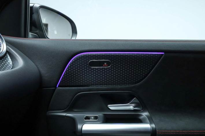 Sølv Mercedes EQA250+ fra 2025