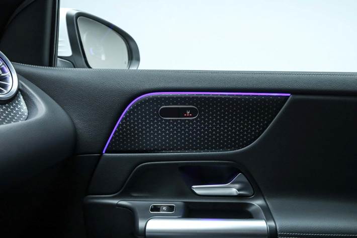 Hvid Mercedes EQA350 fra 2024