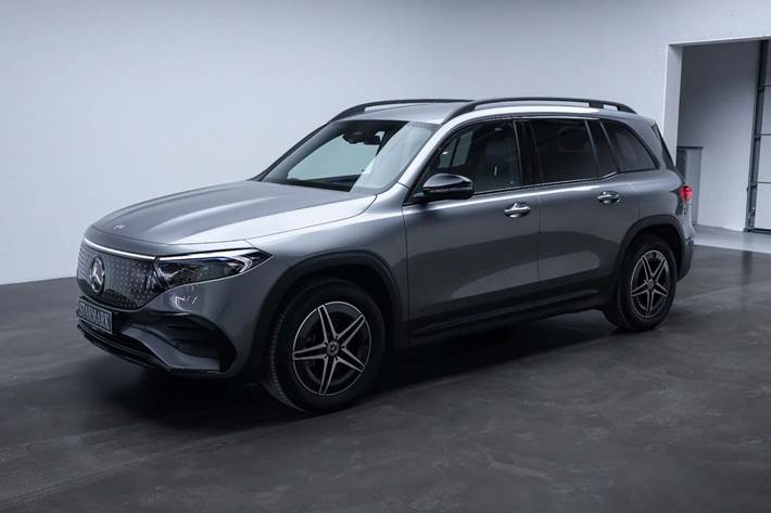 Grå Mercedes EQB250+ fra 2025