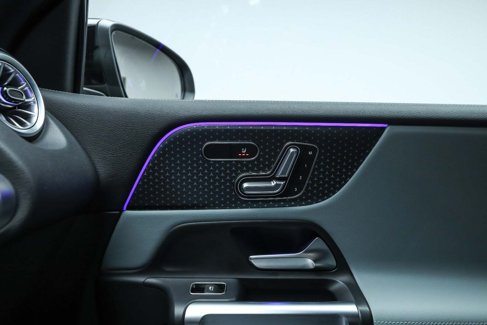 Grå Mercedes EQB250+ fra 2025