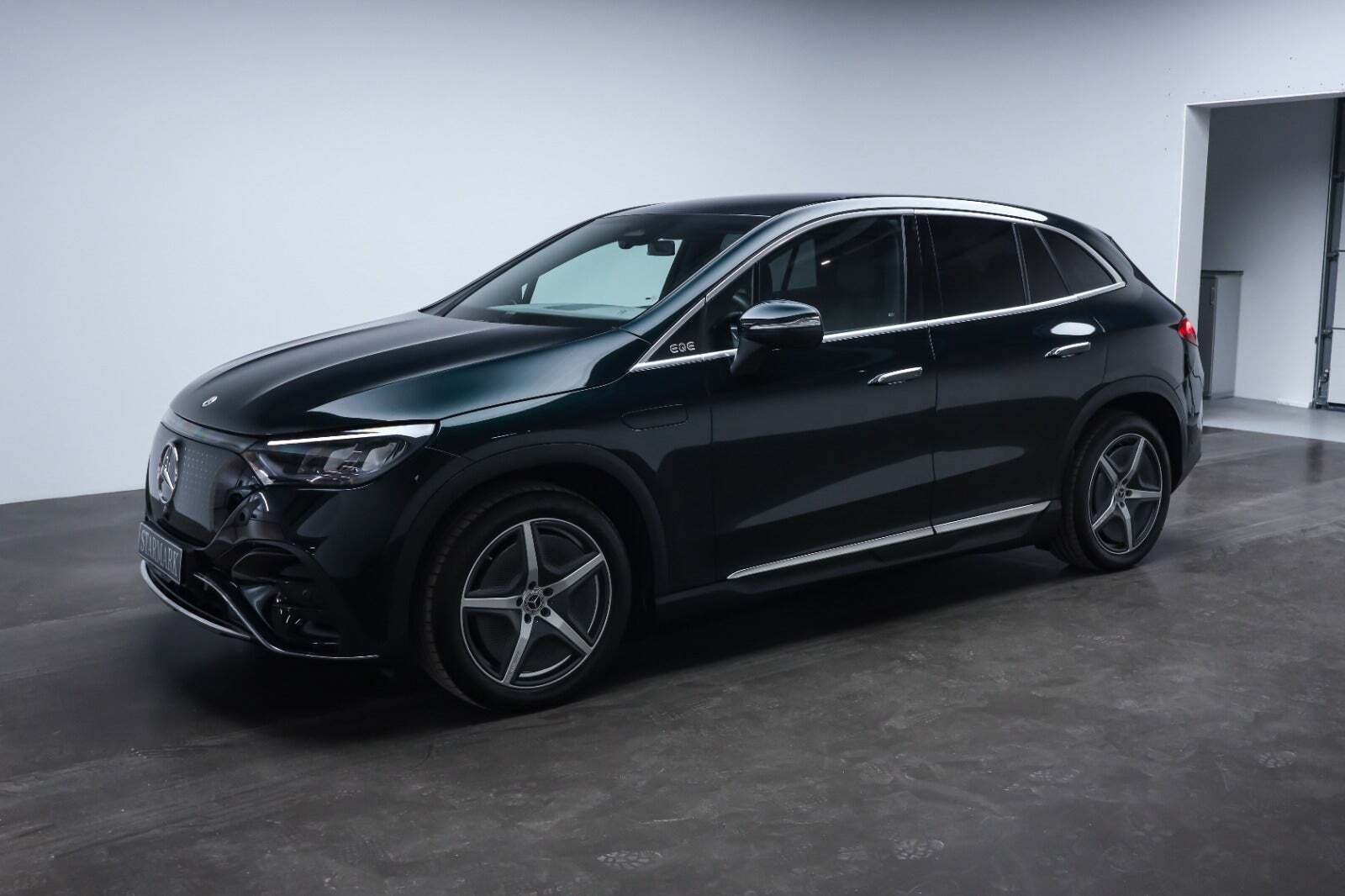 Grøn Mercedes EQE350 SUV fra 2024