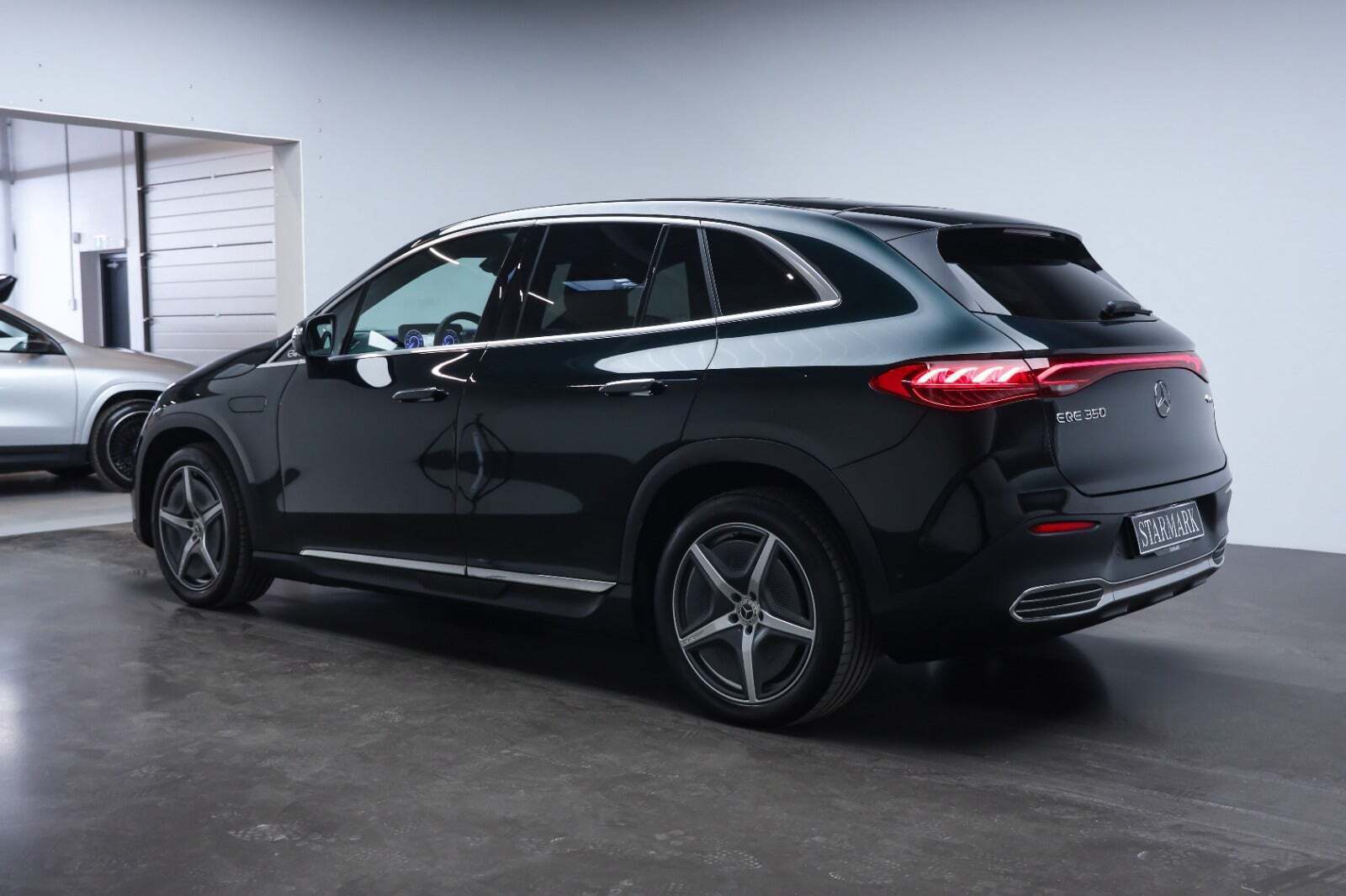 Grøn Mercedes EQE350 SUV fra 2024