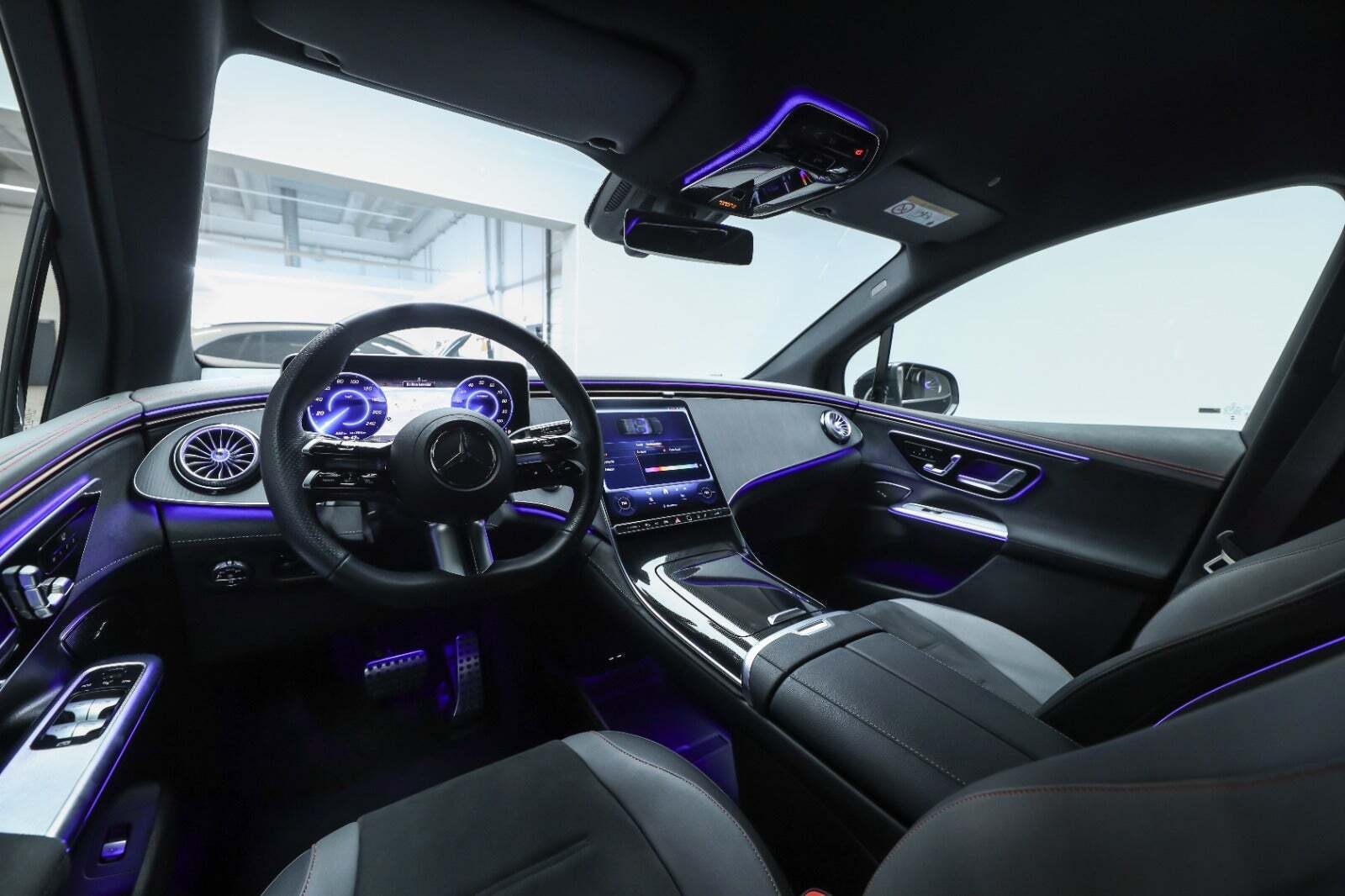 Grøn Mercedes EQE350 SUV fra 2024