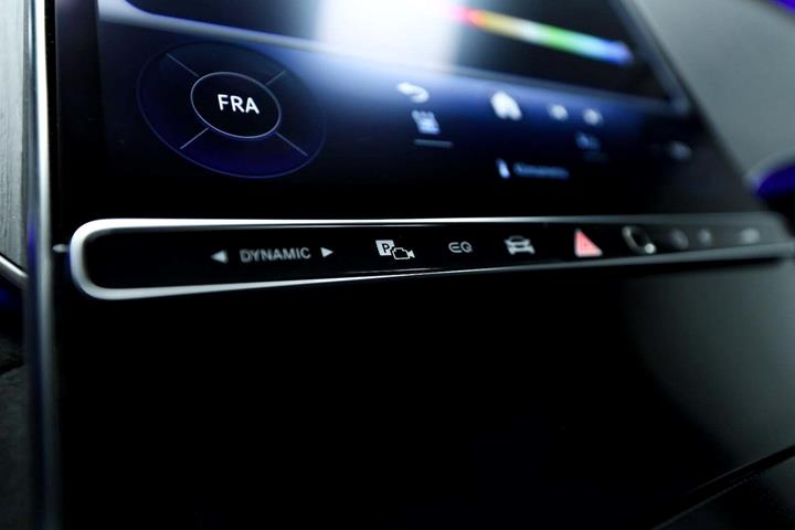 Grøn Mercedes EQE350 SUV fra 2024