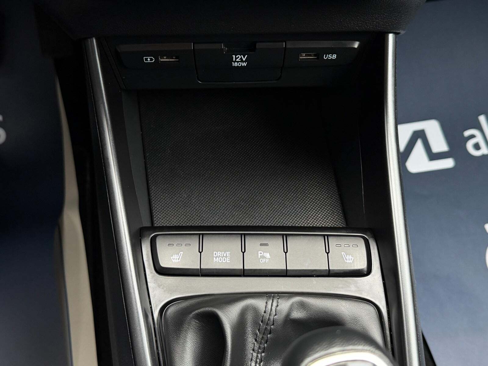 Blå Hyundai i20 fra 2021