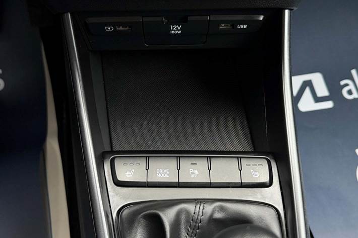 Blå Hyundai i20 fra 2021