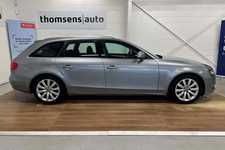 Blå Audi A4 fra 2008