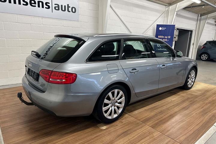 Blå Audi A4 fra 2008