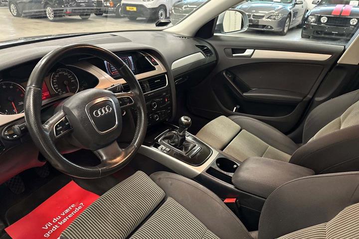 Blå Audi A4 fra 2008