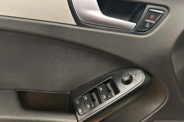 Blå Audi A4 fra 2008