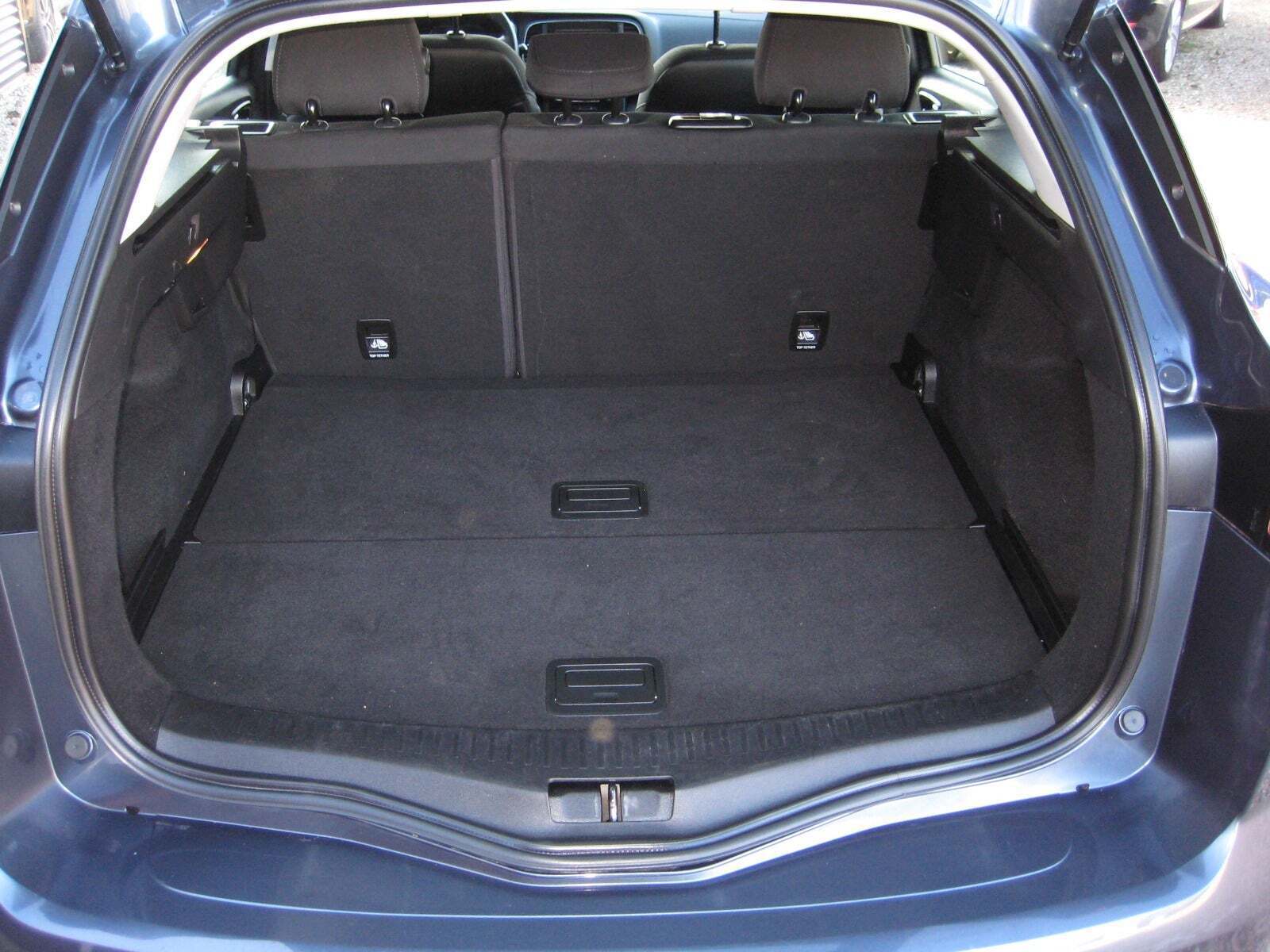 Blå Renault Megane IV fra 2018