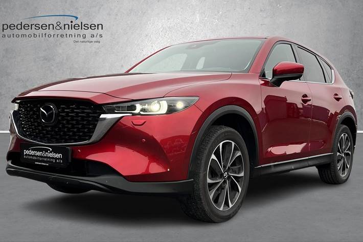 Rød Mazda CX-5 fra 2022 set udefra