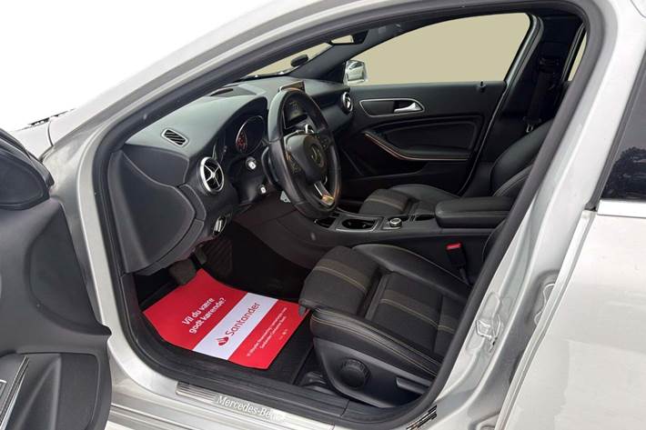 Sølv Mercedes A180 d fra 2017