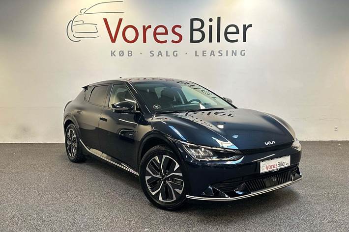Blå Kia EV6 fra 2023 set udefra