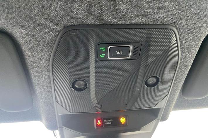 Rød Renault Scenic E-Tech fra 2025