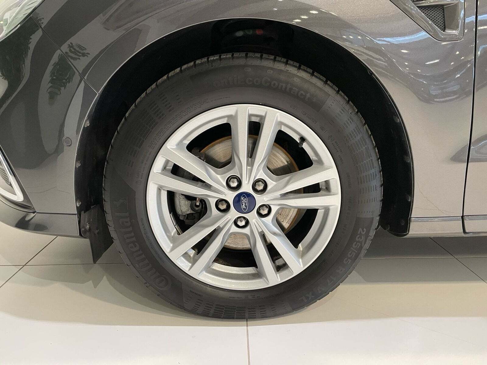 Grå Ford S-MAX fra 2022