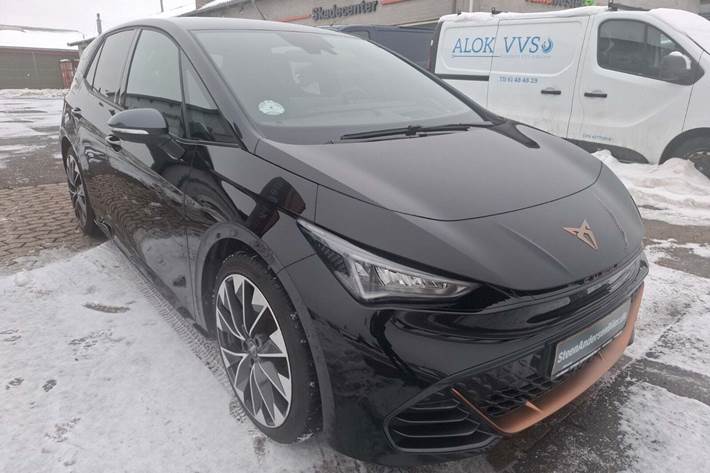 Sort Cupra Born fra 2025 set udefra