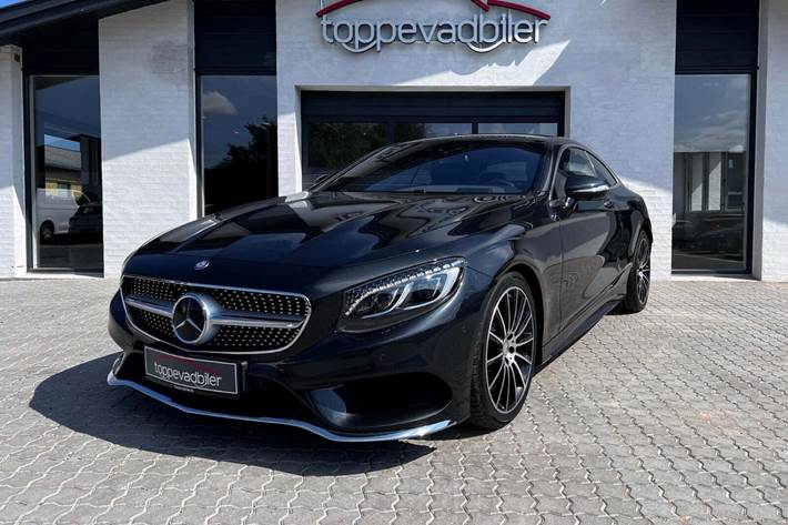 Sort Mercedes S500 fra 2016 set udefra