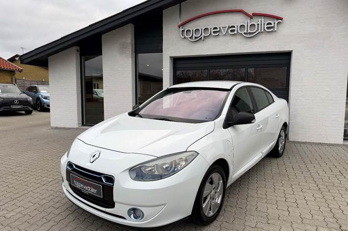Hvid Renault Fluence fra 2011 set udefra