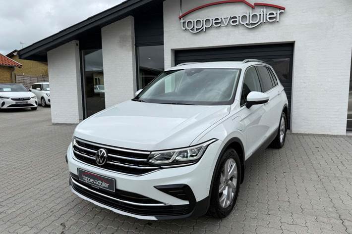 Hvid VW Tiguan fra 2021