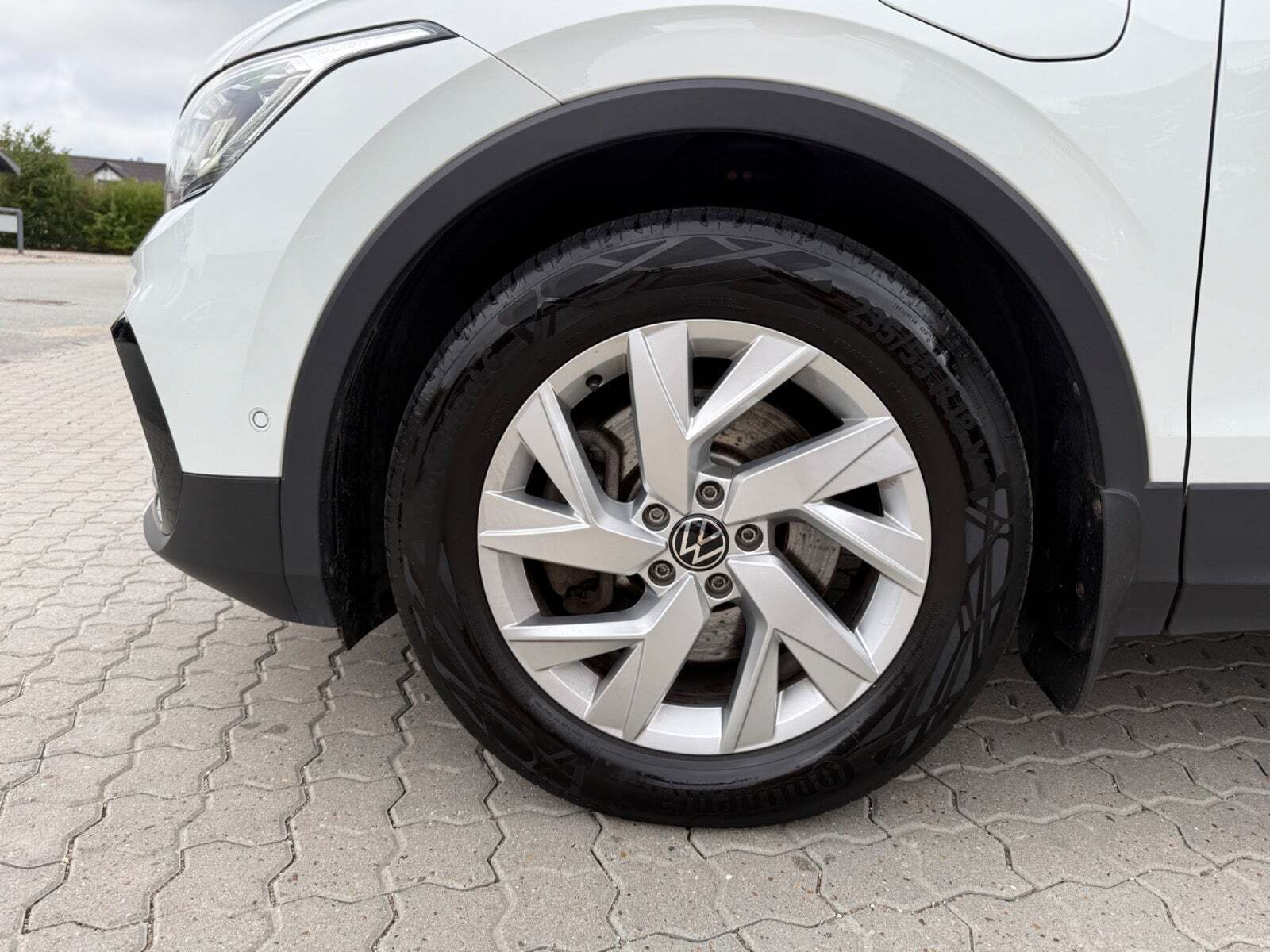 Hvid VW Tiguan fra 2021