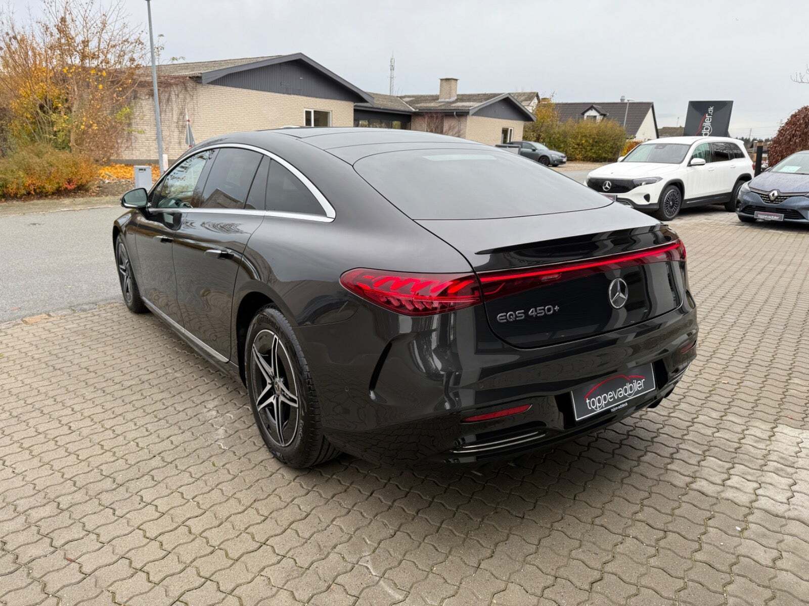 Grå Mercedes EQS450+ fra 2022
