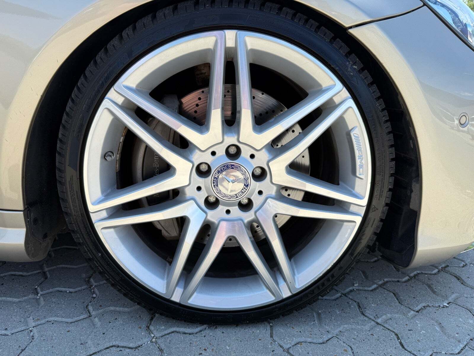 Beige Mercedes E500 fra 2016