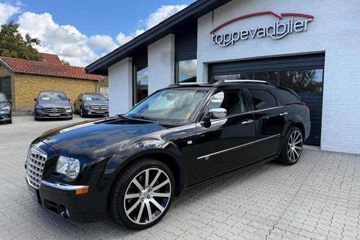 Sort Chrysler 300C fra 2008 set udefra