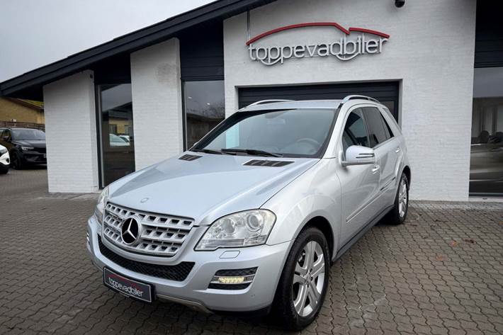 Sølv Mercedes ML350 fra 2010