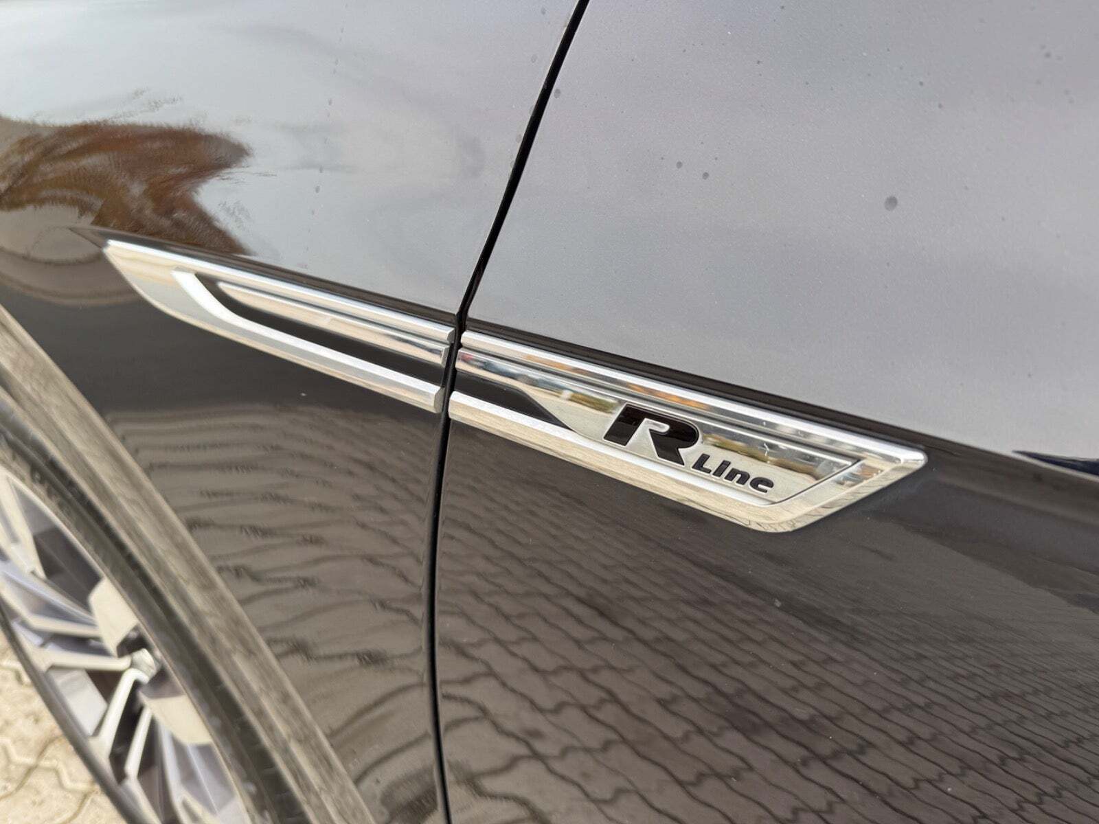 Sort VW Touareg fra 2019