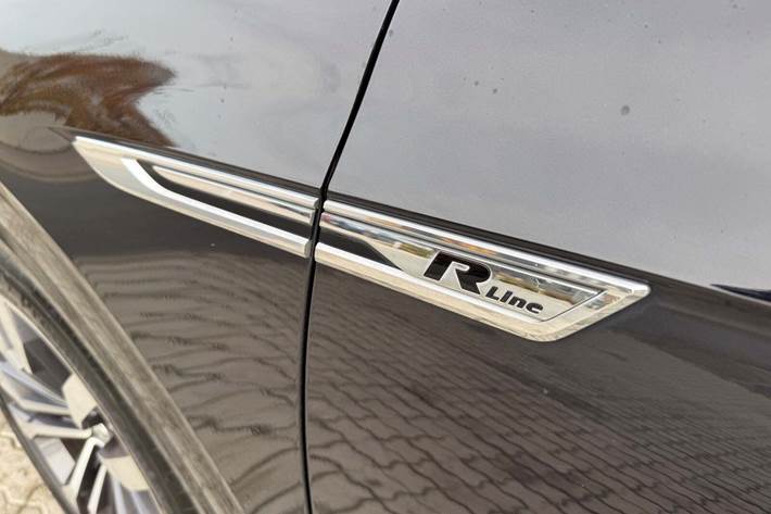 Sort VW Touareg fra 2019