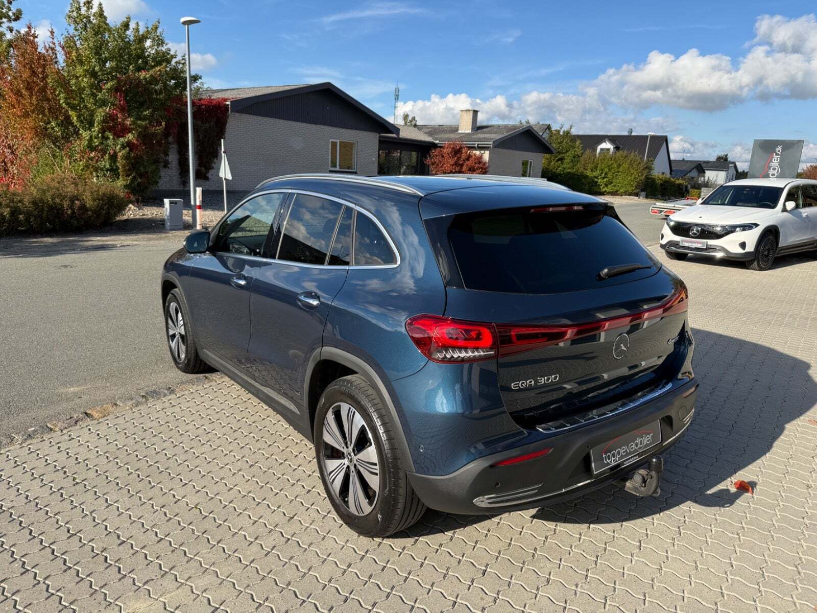 Blå Mercedes EQA300 fra 2022